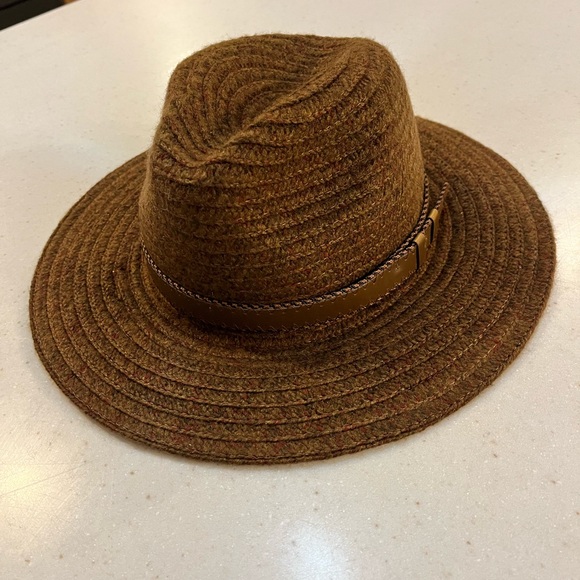 Wide brim hat - Picture 2 of 13